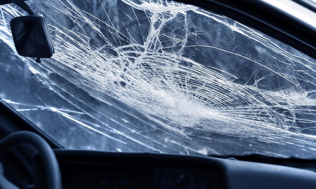 Picture of crack in windshield